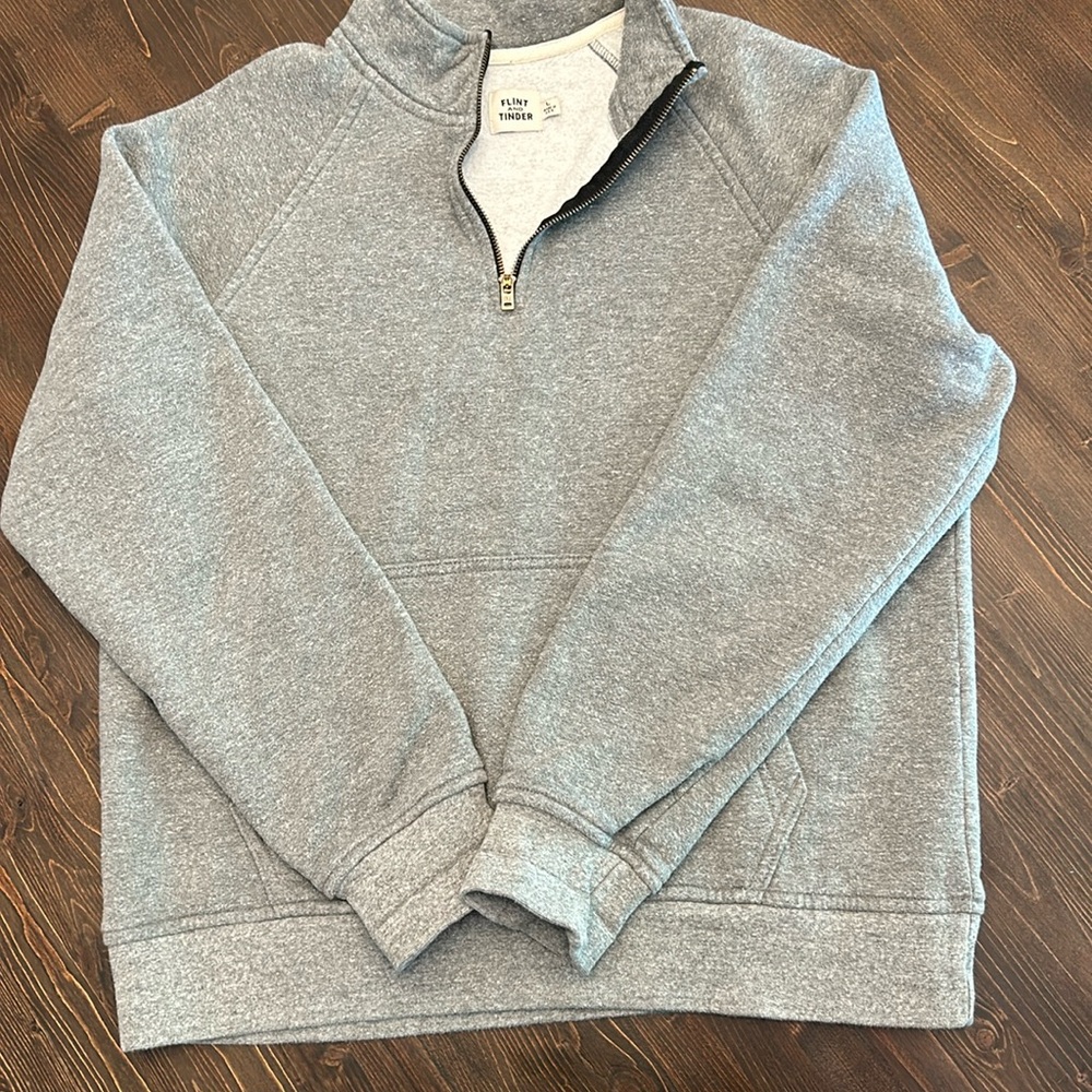 Flint and Tinder 10 Year Quarter Zip.  No stains or tears